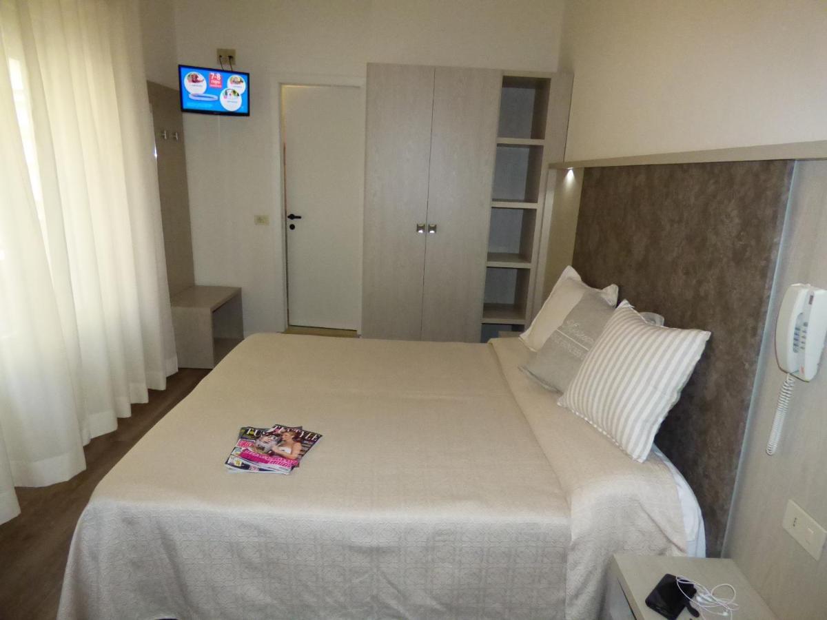 Design Hotel Astra B&B Misano Adriatico Luaran gambar
