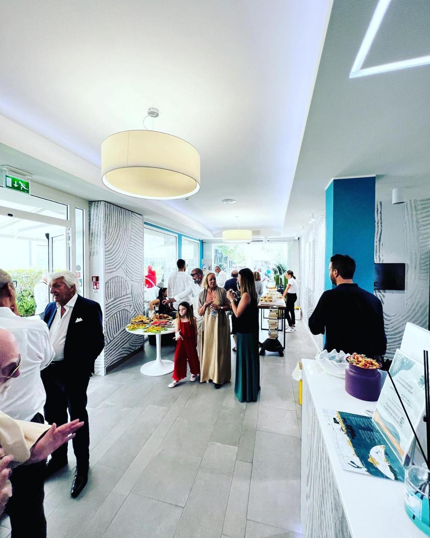 Design Hotel Astra B&B Misano Adriatico Luaran gambar